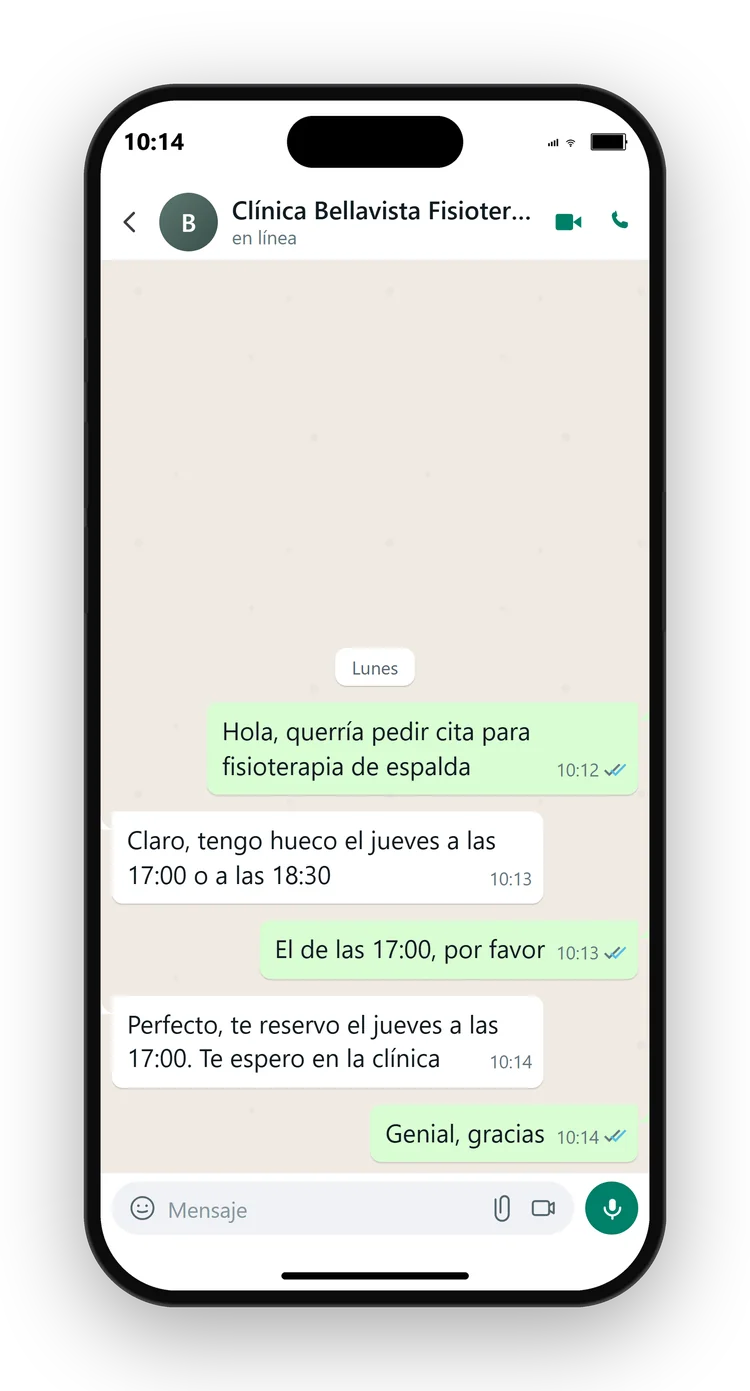 Simulación de una conversación de WhatsApp en la que el agente confirma disponibilidad y agenda una cita para una clínica de fisioterapia